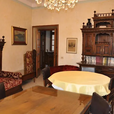 Interno 7 *