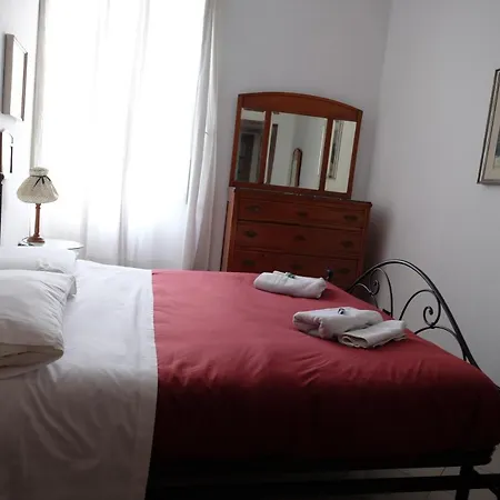 Interno 7 *